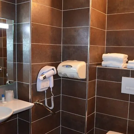 Castel Vecchio מלון אז'אקסיו